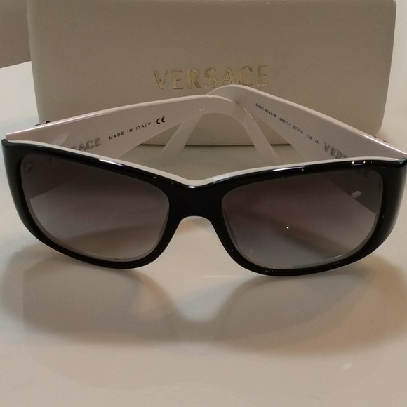 AUTHENTIC Black Flowers Versace Sunglasses - Picture 2 of 6